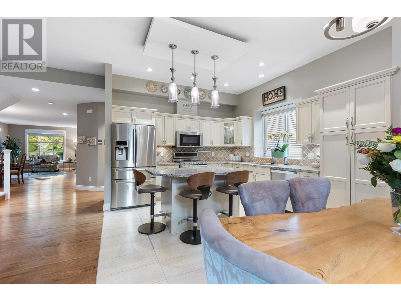 94 Hawthorn Drive, Port Moody, British Columbia  V3H 0C5 - Photo 5 - R2820911