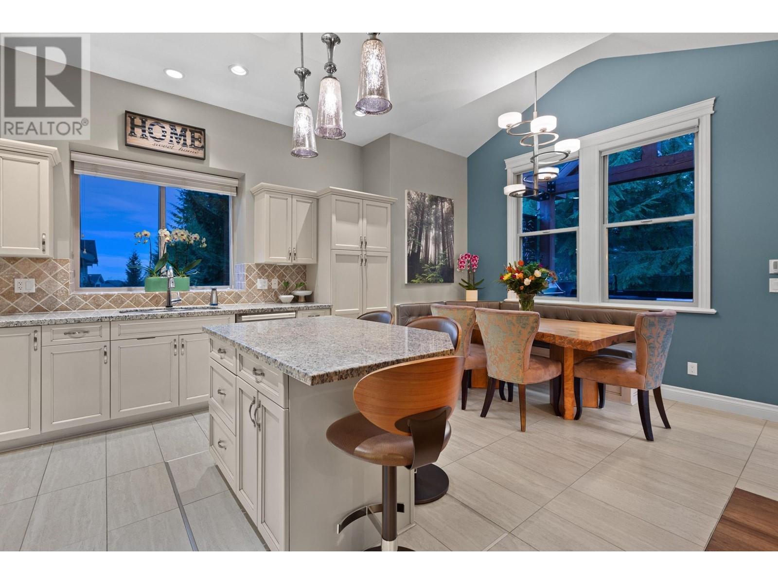 94 Hawthorn Drive, Port Moody, British Columbia  V3H 0C5 - Photo 9 - R2820911