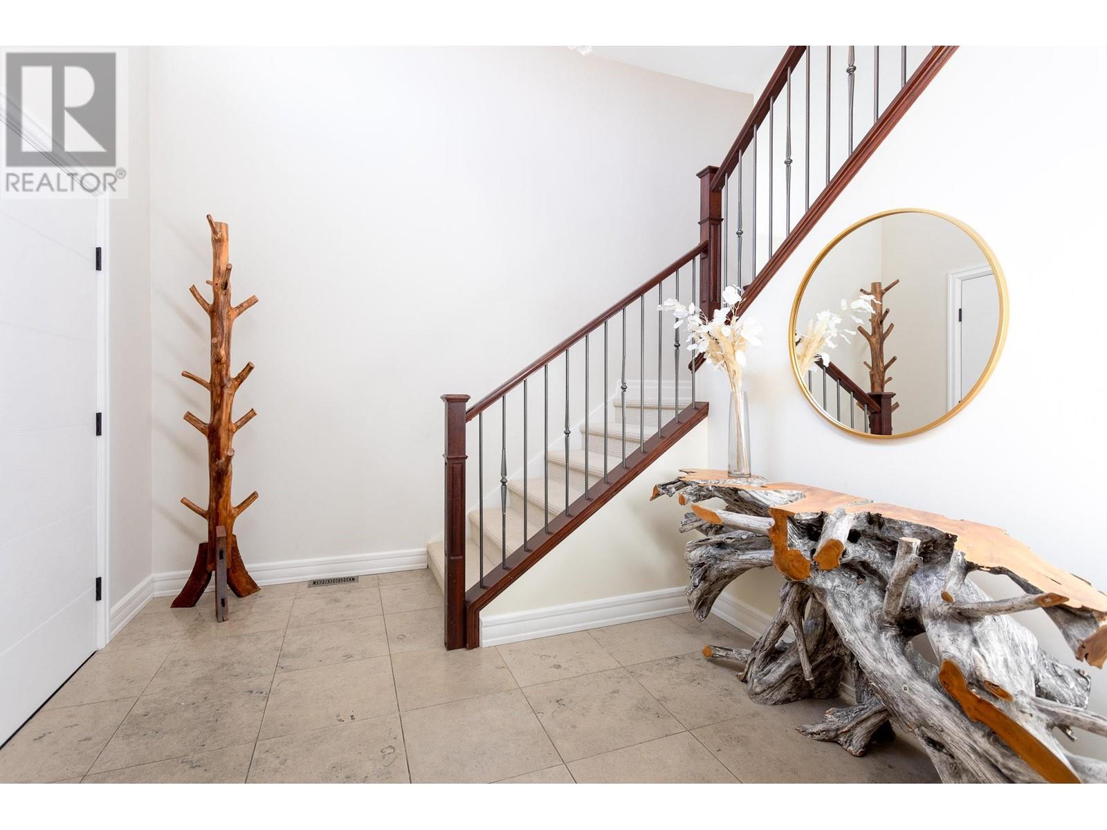 1312 Lansdowne Drive, Coquitlam, British Columbia  V3E 1K6 - Photo 3 - R2821496