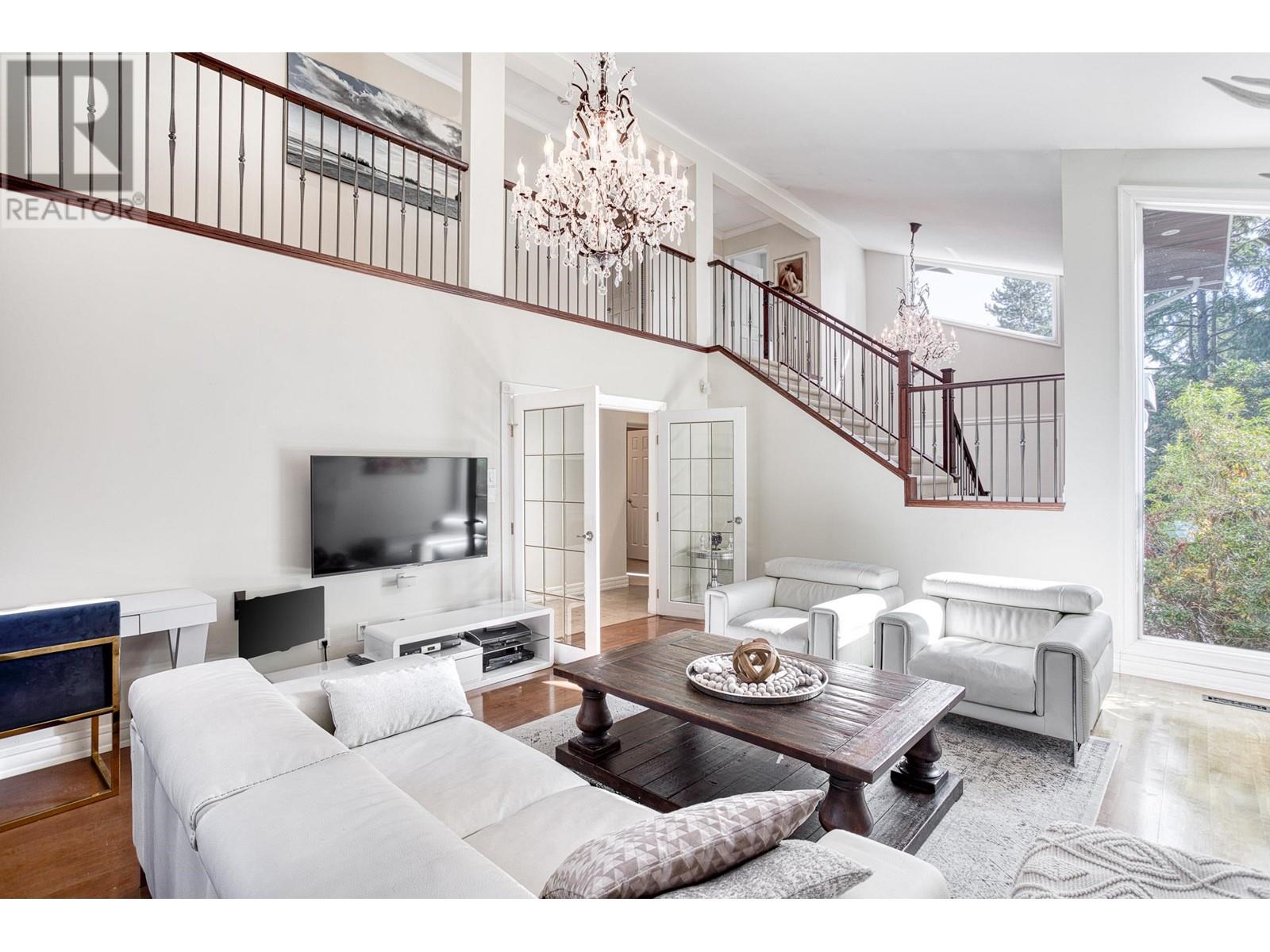 1312 Lansdowne Drive, Coquitlam, British Columbia  V3E 1K6 - Photo 6 - R2821496