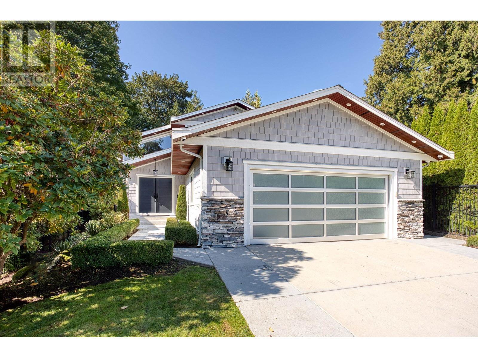 1312 Lansdowne Drive, Coquitlam, British Columbia  V3E 1K6 - Photo 2 - R2821496