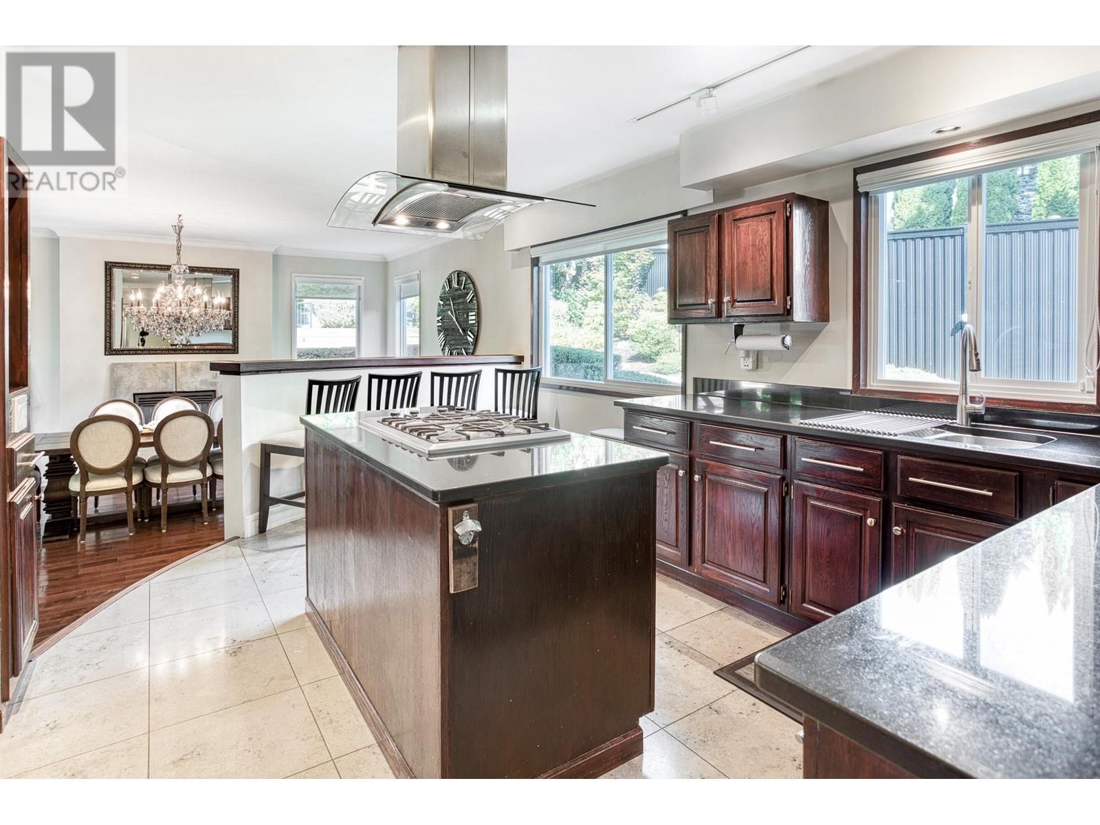 1312 Lansdowne Drive, Coquitlam, British Columbia  V3E 1K6 - Photo 8 - R2821496