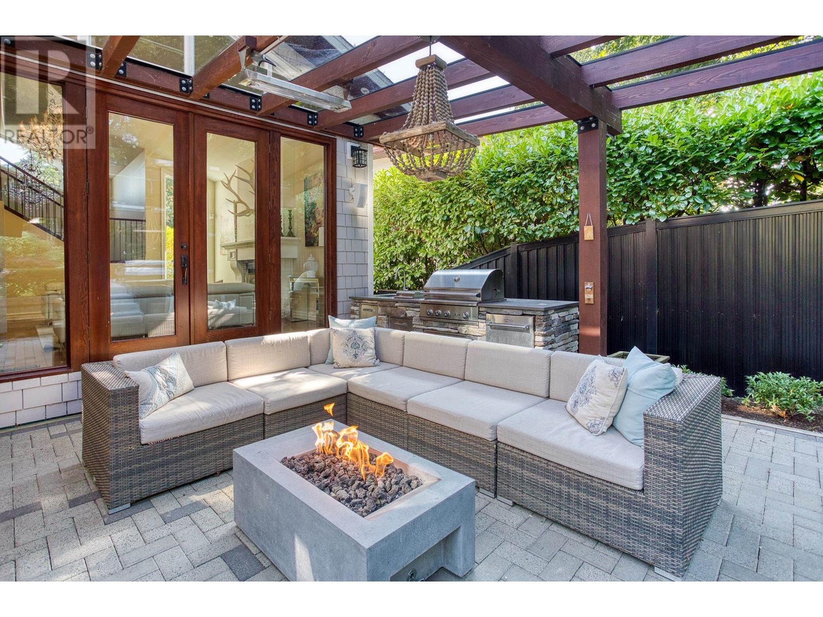 1312 Lansdowne Drive, Coquitlam, British Columbia  V3E 1K6 - Photo 32 - R2821496