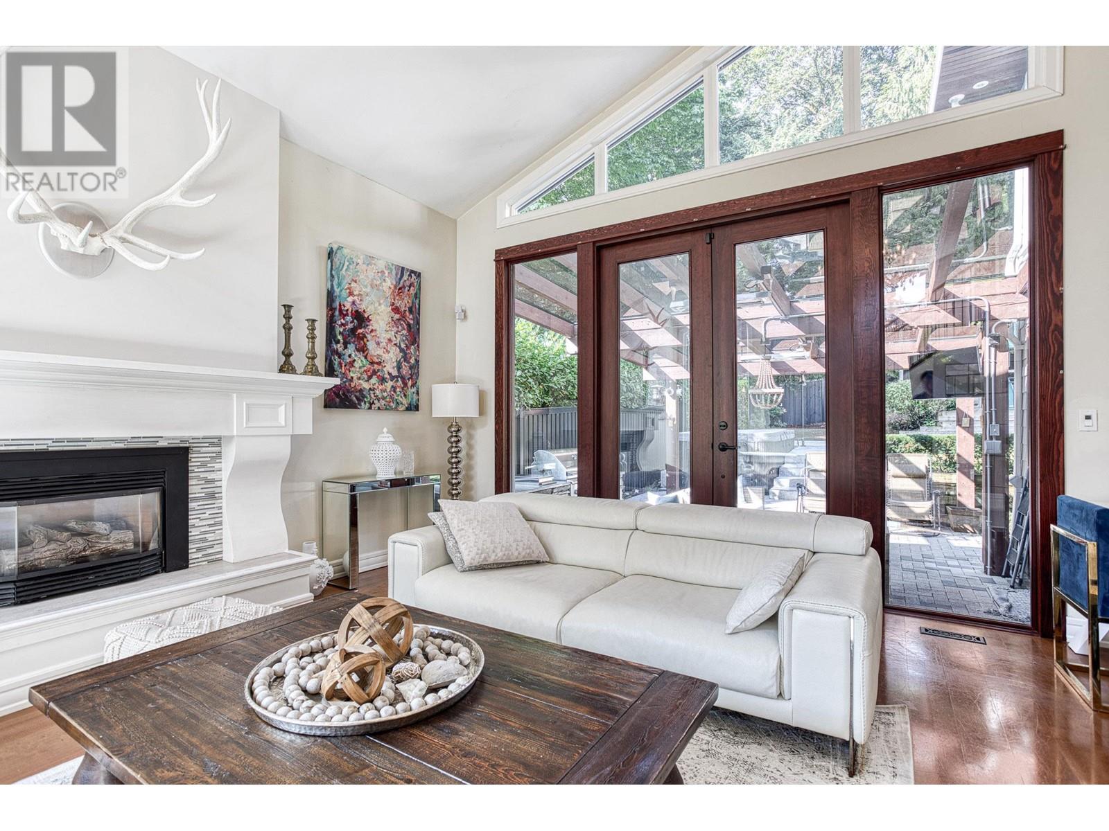 1312 Lansdowne Drive, Coquitlam, British Columbia  V3E 1K6 - Photo 5 - R2821496