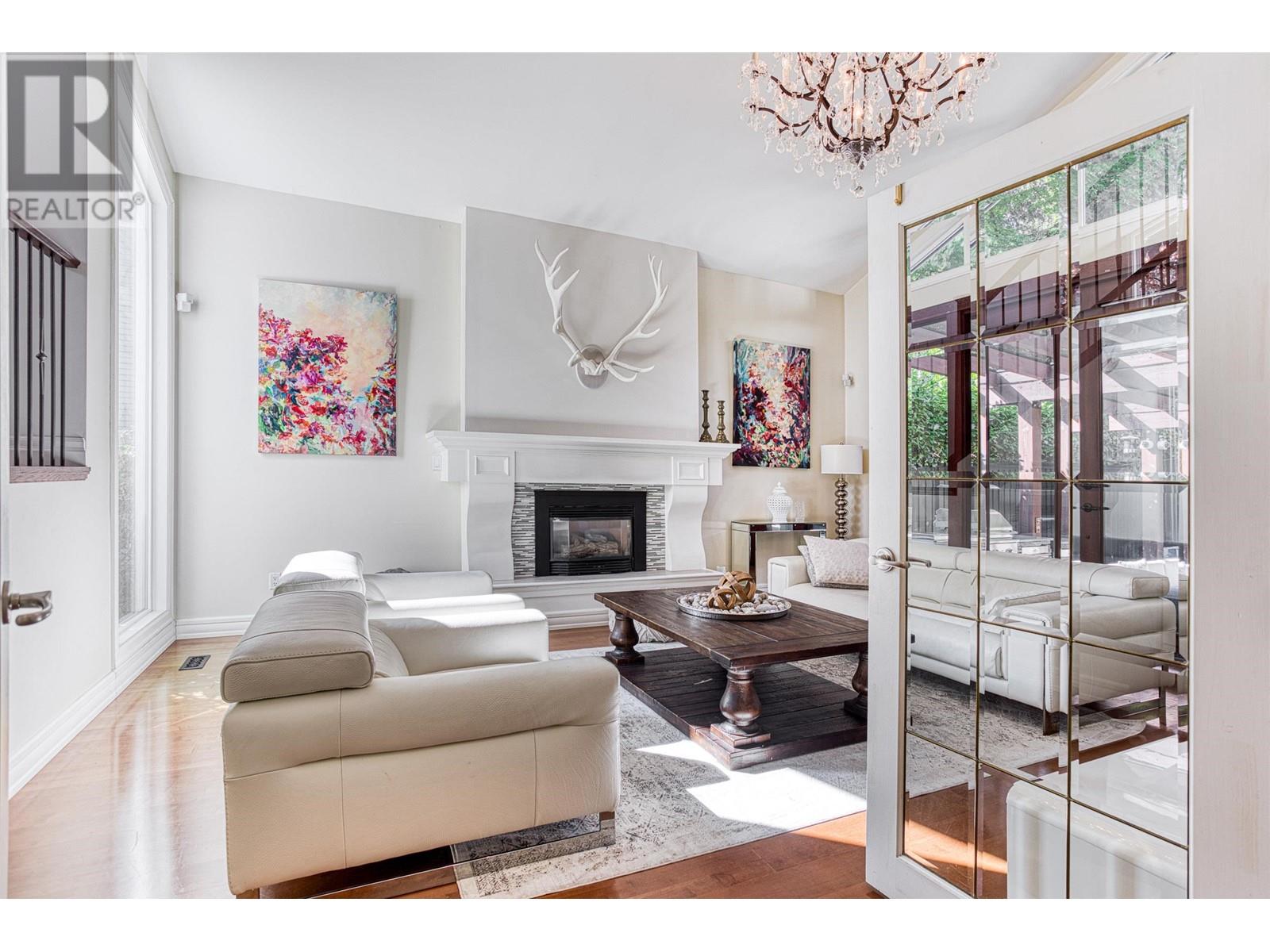 1312 Lansdowne Drive, Coquitlam, British Columbia  V3E 1K6 - Photo 4 - R2821496