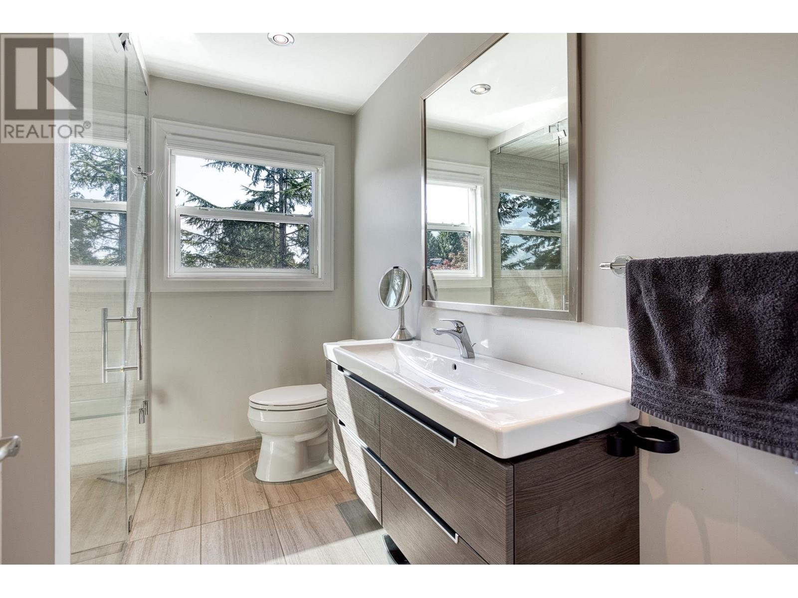 1312 Lansdowne Drive, Coquitlam, British Columbia  V3E 1K6 - Photo 16 - R2821496