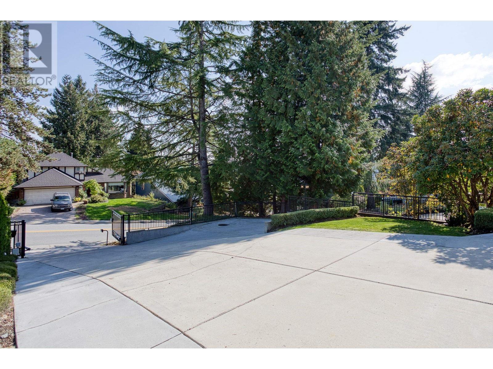 1312 Lansdowne Drive, Coquitlam, British Columbia  V3E 1K6 - Photo 35 - R2821496