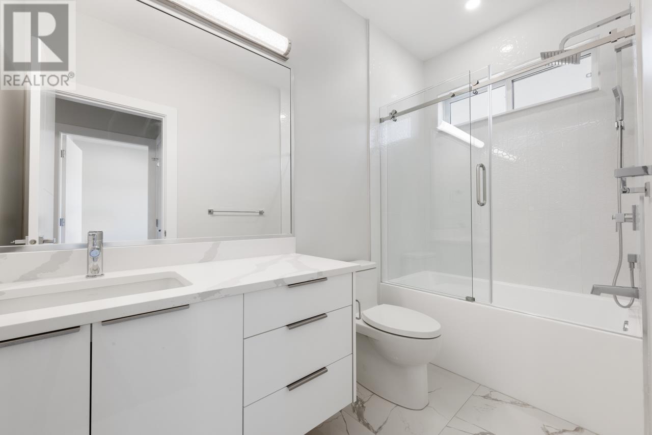 251 W 18th Street, North Vancouver, British Columbia  V7M 1W7 - Photo 27 - R2821344