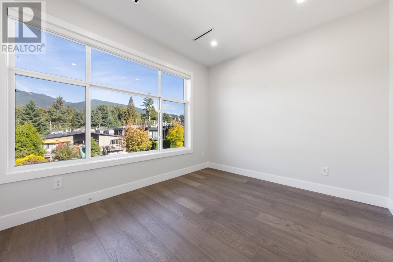 251 W 18th Street, North Vancouver, British Columbia  V7M 1W7 - Photo 25 - R2821344