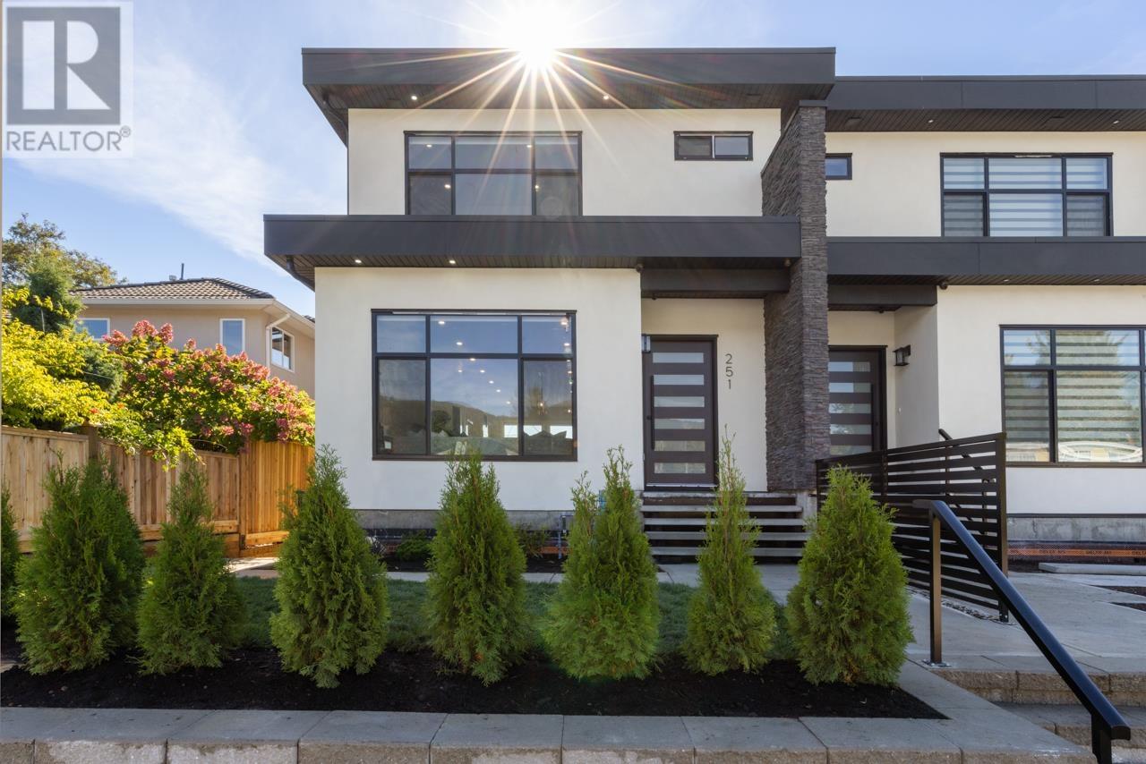 251 W 18TH STREET, north vancouver, British Columbia
