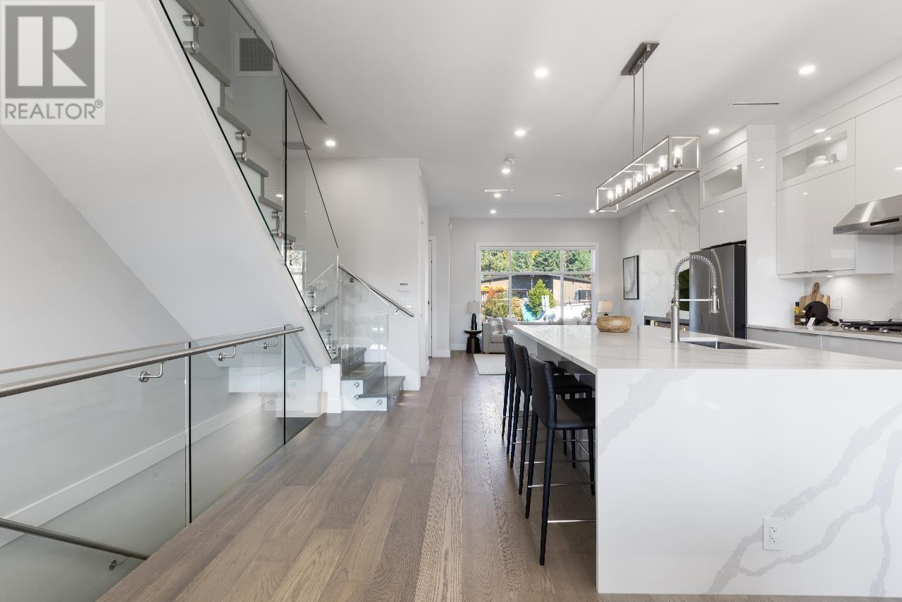 251 W 18th Street, North Vancouver, British Columbia  V7M 1W7 - Photo 16 - R2821344