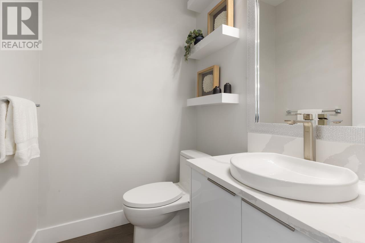 251 W 18th Street, North Vancouver, British Columbia  V7M 1W7 - Photo 15 - R2821344