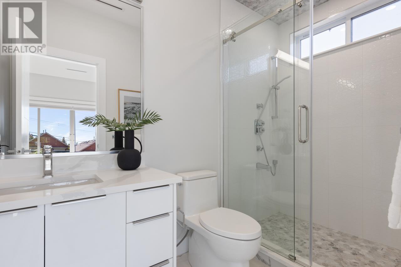 251 W 18th Street, North Vancouver, British Columbia  V7M 1W7 - Photo 24 - R2821344