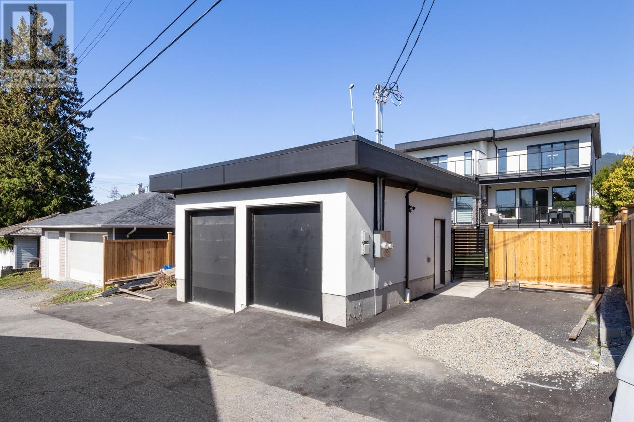 251 W 18th Street, North Vancouver, British Columbia  V7M 1W7 - Photo 37 - R2821344