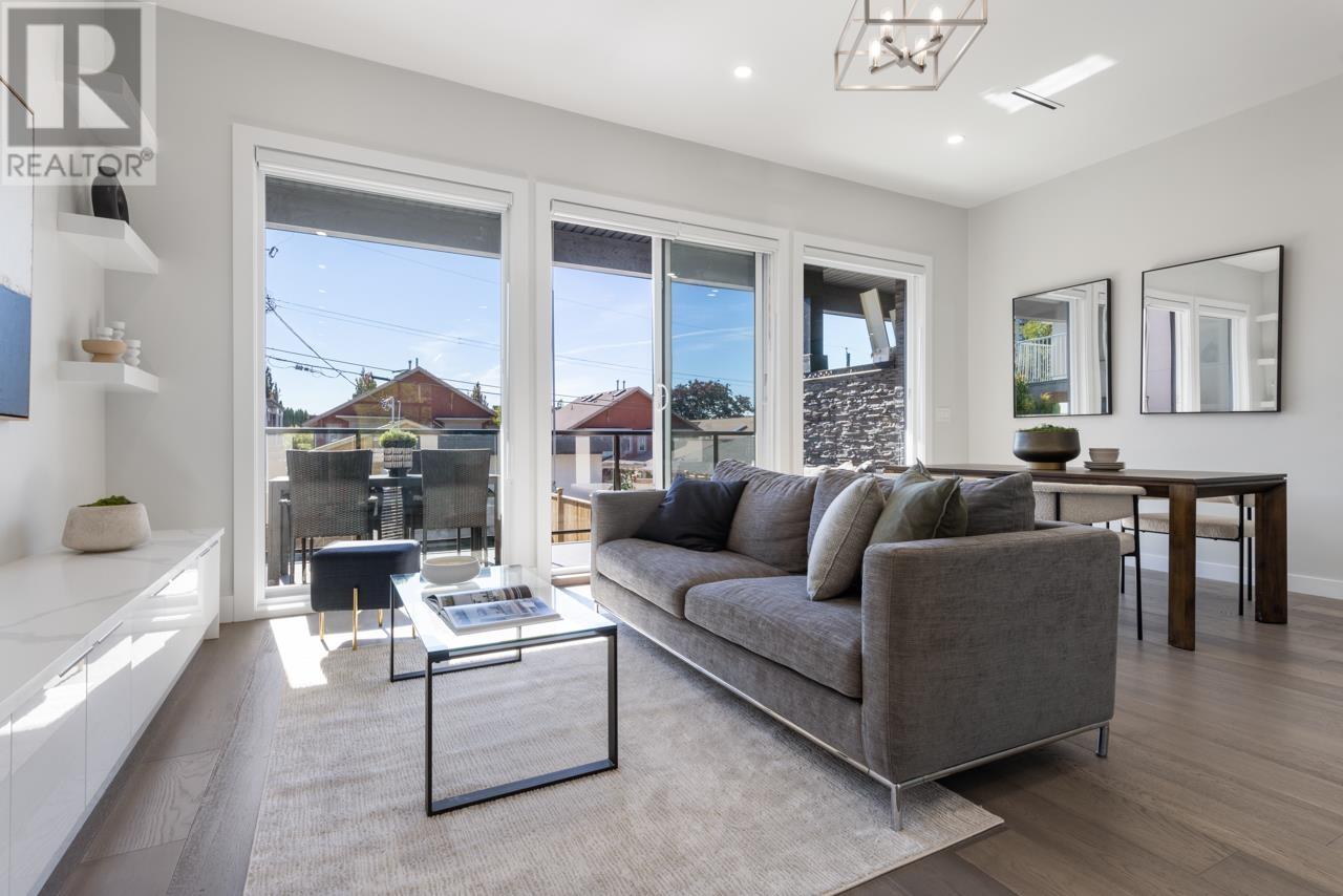 251 W 18th Street, North Vancouver, British Columbia  V7M 1W7 - Photo 10 - R2821344