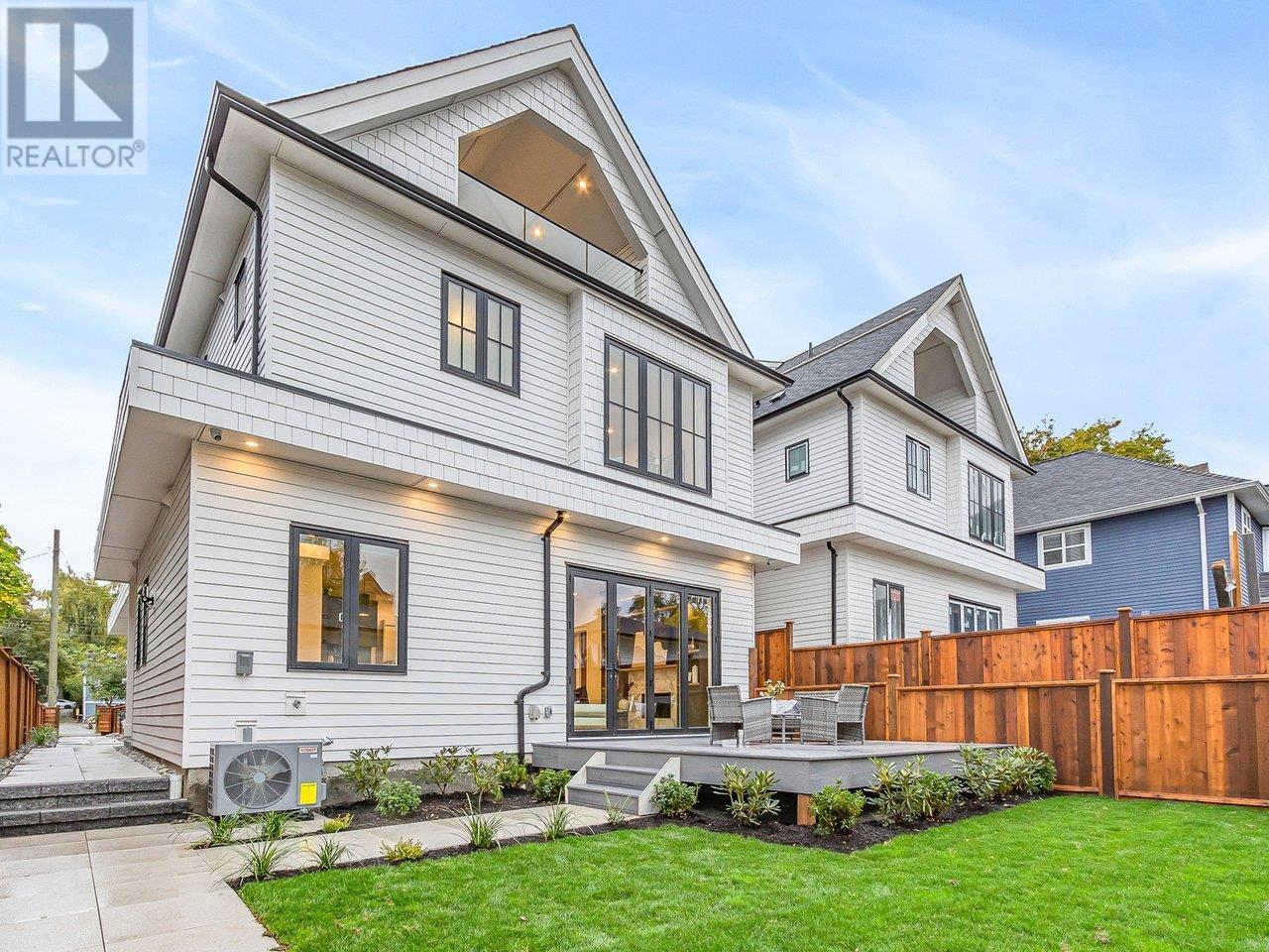 965 E 15 Avenue, Vancouver, British Columbia  V5T 2S3 - Photo 2 - R2821256