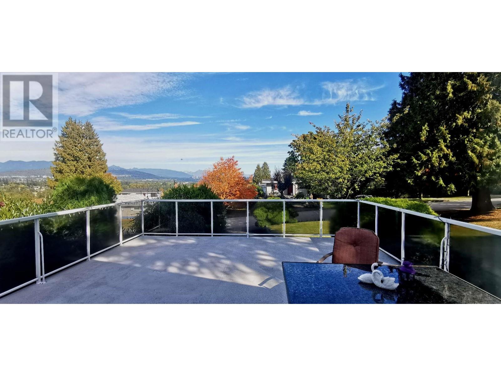 5681 Sardis Crescent, Burnaby, British Columbia  V5H 3K4 - Photo 2 - R2819586