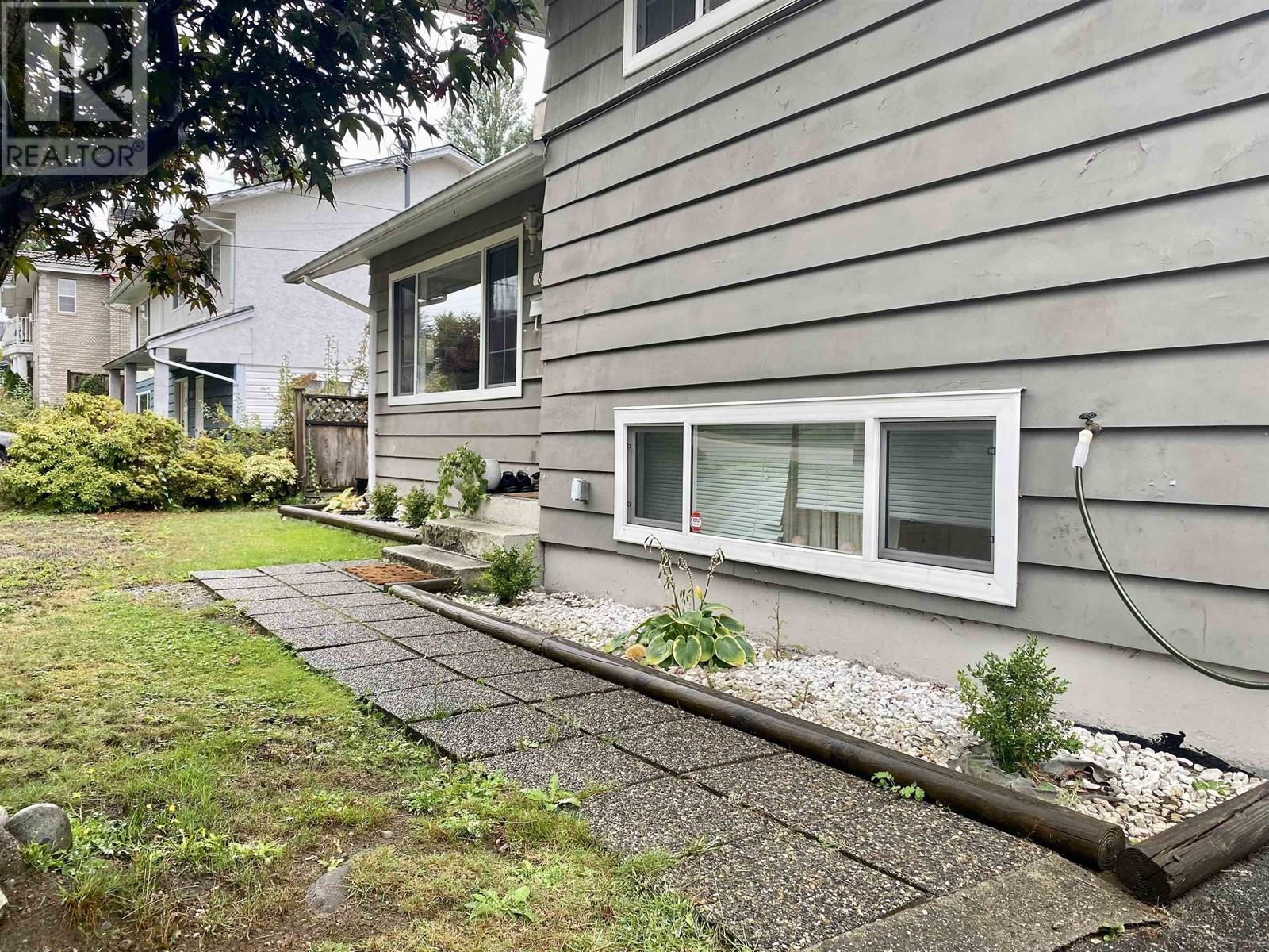 850 Smith Avenue, Coquitlam, British Columbia  V3J 2X2 - Photo 2 - R2821449
