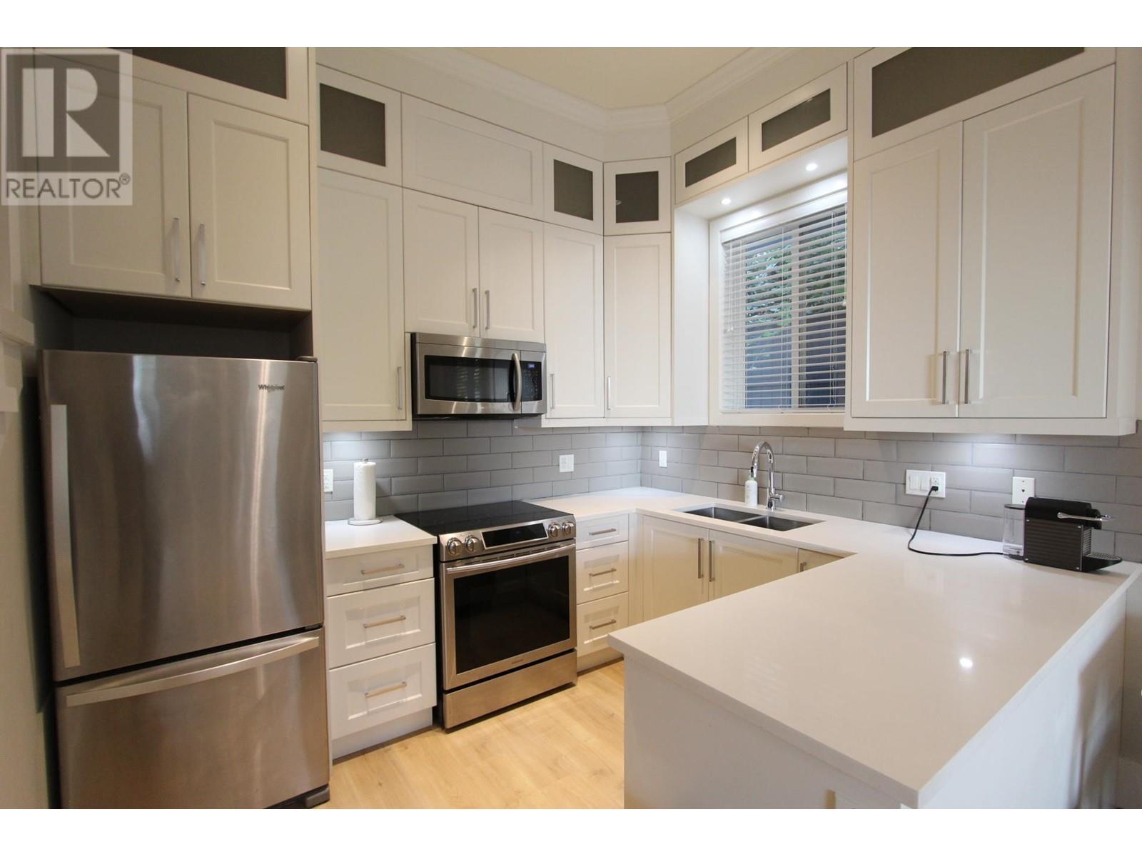 3 3868 Pender Street, Burnaby, British Columbia  V5C 2L5 - Photo 2 - R2819124