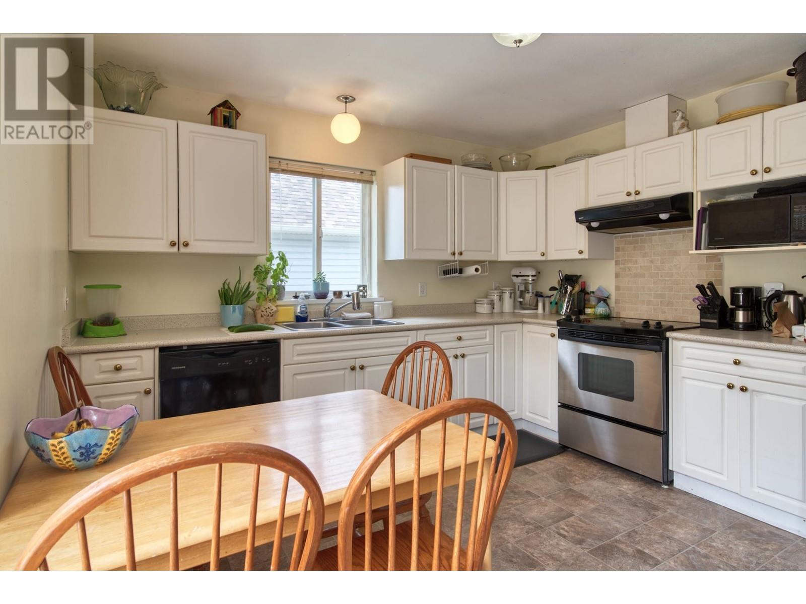 5866c Turnstone Crescent, Sechelt, British Columbia  V7Z 0L9 - Photo 10 - R2821604