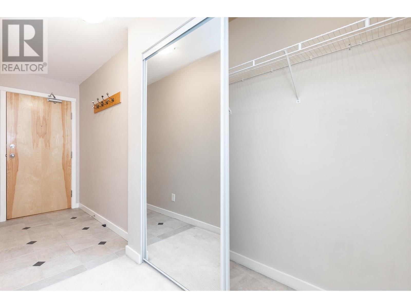 205 808 Sangster Place, New Westminster, British Columbia  V3L 5W3 - Photo 2 - R2820580