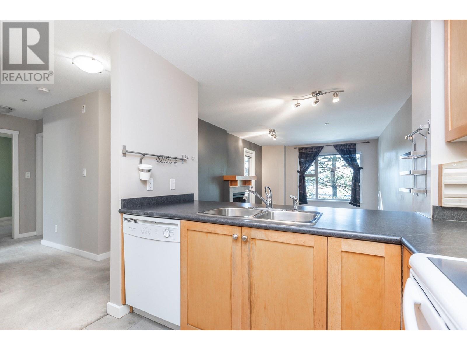 205 808 Sangster Place, New Westminster, British Columbia  V3L 5W3 - Photo 6 - R2820580