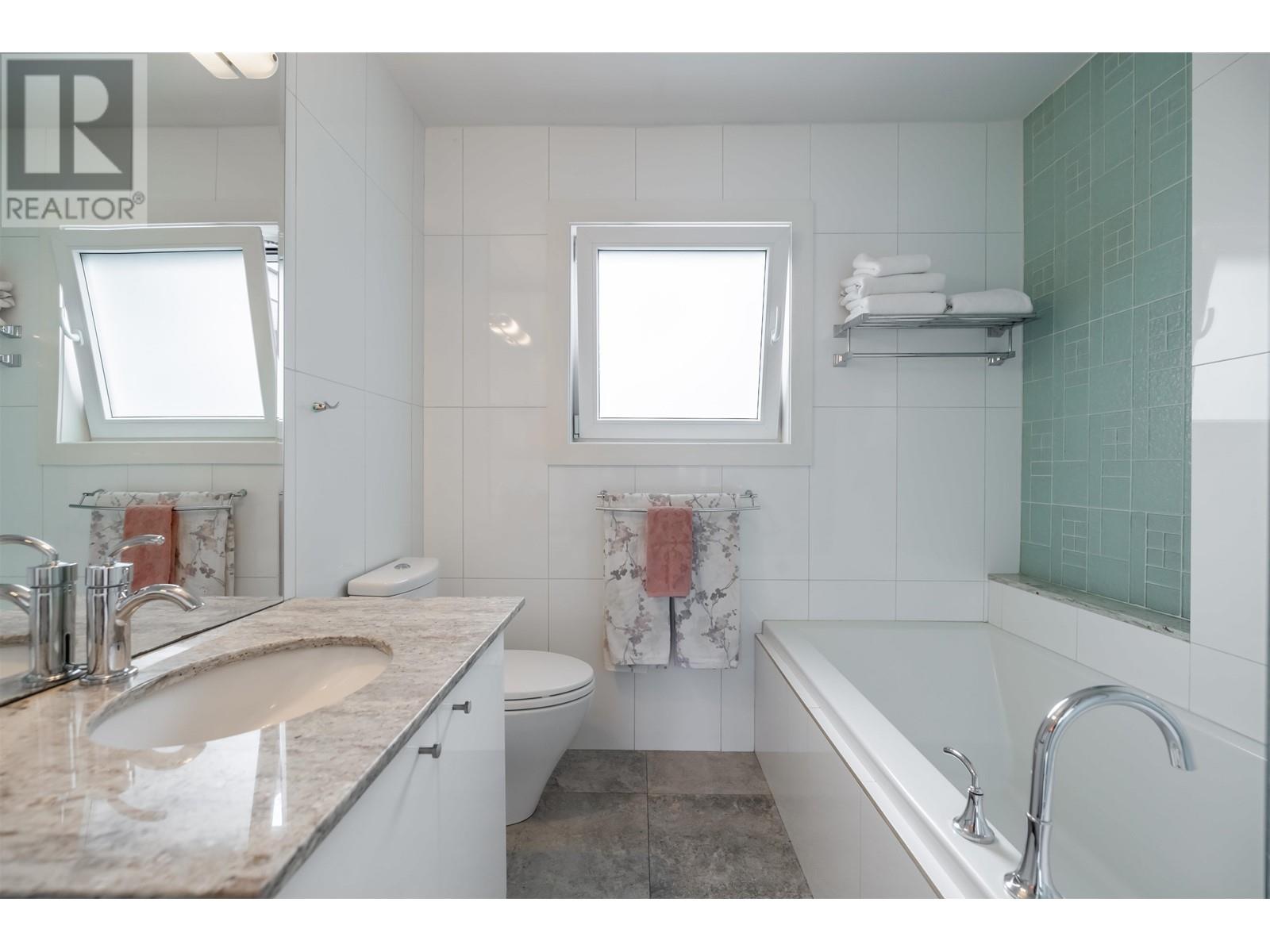6058 Service Street, Burnaby, British Columbia  V5H 1V8 - Photo 7 - R2821144