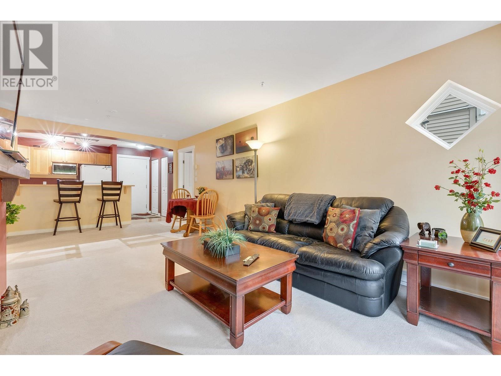#205 1420 Parkway Boulevard, Coquitlam, British Columbia  V3E 3J6 - Photo 4 - R2821461