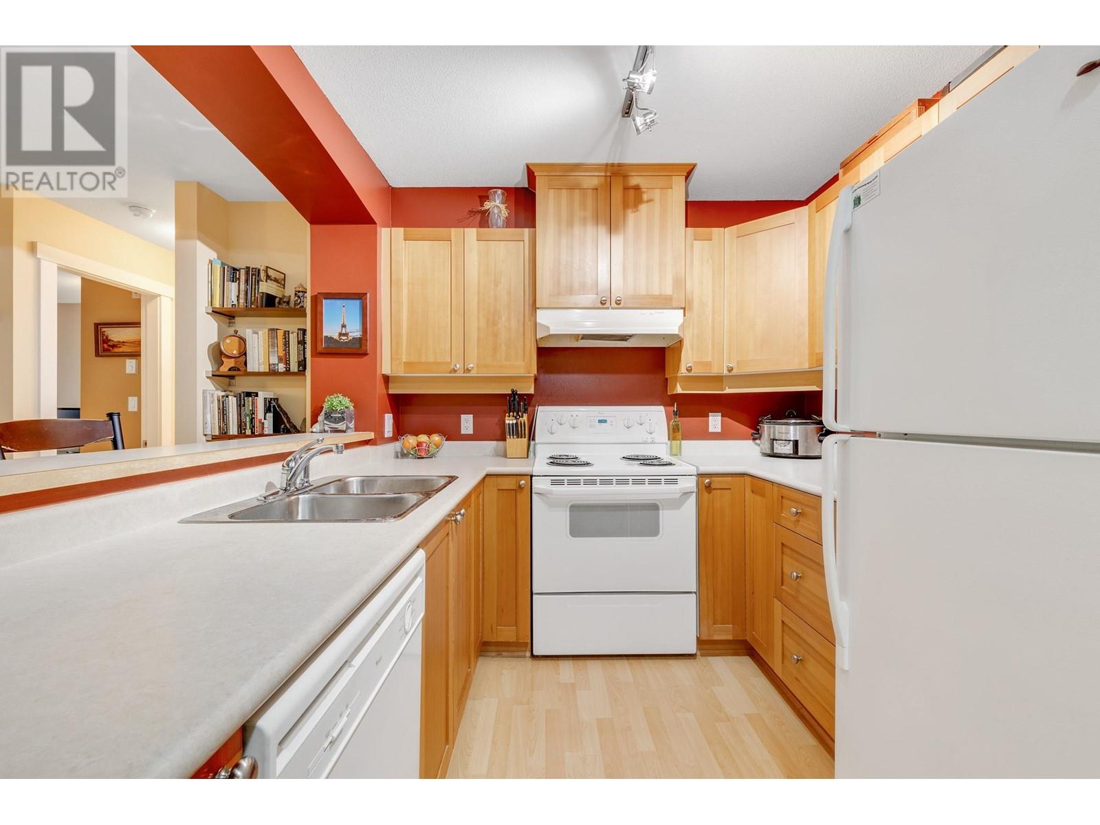 #205 1420 Parkway Boulevard, Coquitlam, British Columbia  V3E 3J6 - Photo 9 - R2821461