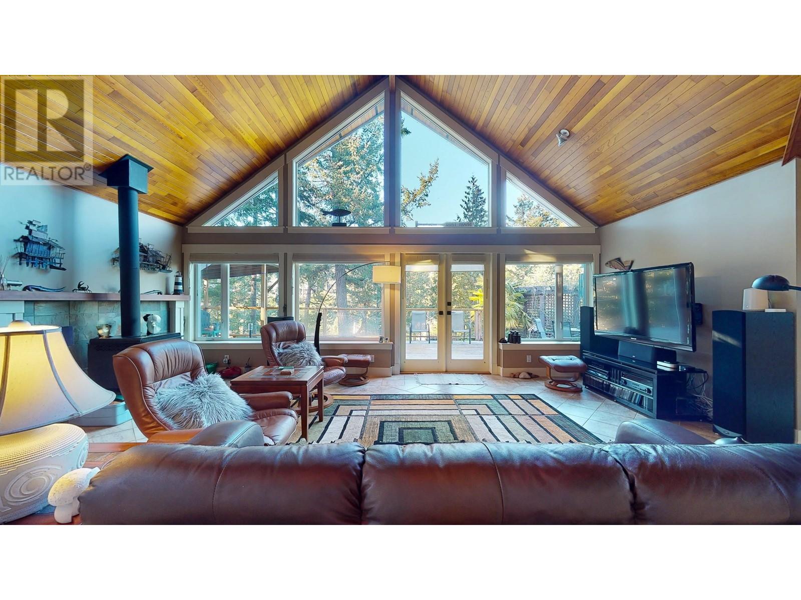 5393 Sans Souci Road, Halfmoon Bay, British Columbia  V7Z 1B6 - Photo 10 - R2821687
