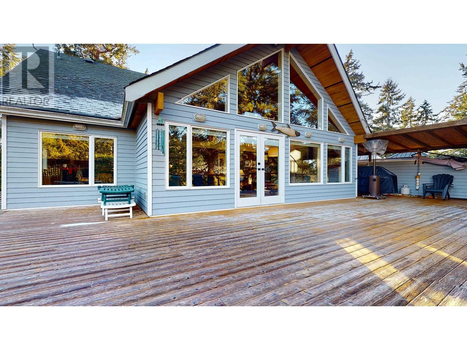 5393 Sans Souci Road, Halfmoon Bay, British Columbia  V7Z 1B6 - Photo 2 - R2821687