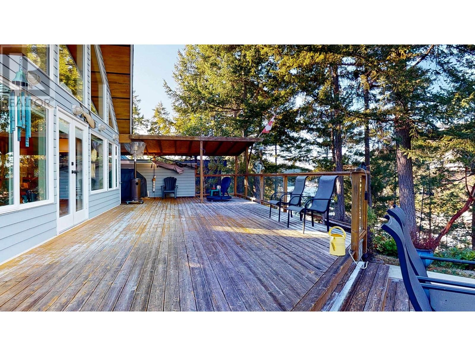 5393 Sans Souci Road, Halfmoon Bay, British Columbia  V7Z 1B6 - Photo 3 - R2821687