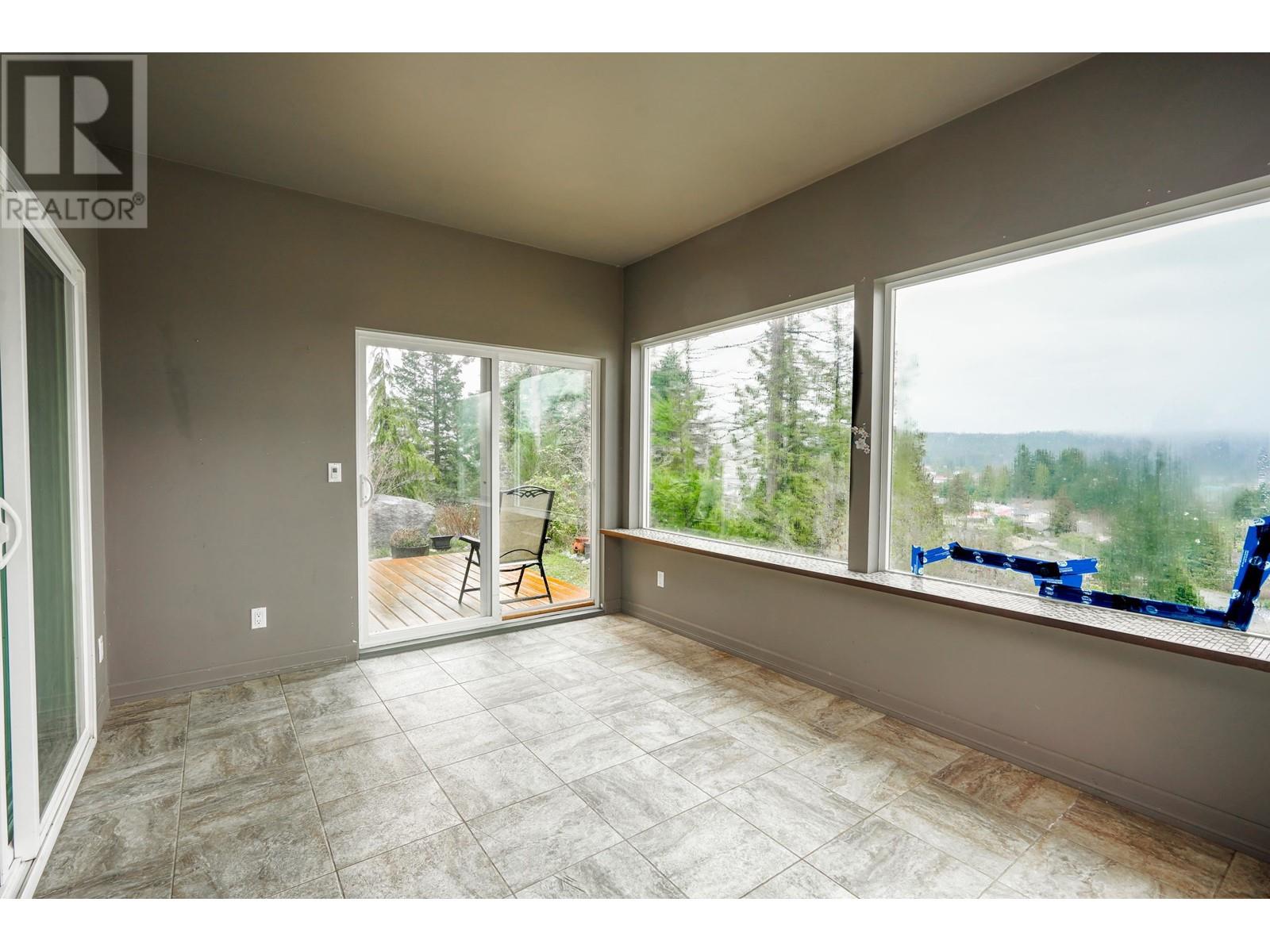 5628 Medusa Place, Sechelt, British Columbia  V0N 3A3 - Photo 11 - R2821698