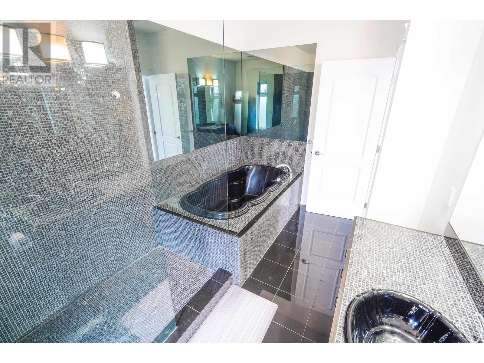 5628 Medusa Place, Sechelt, British Columbia  V0N 3A3 - Photo 15 - R2821698