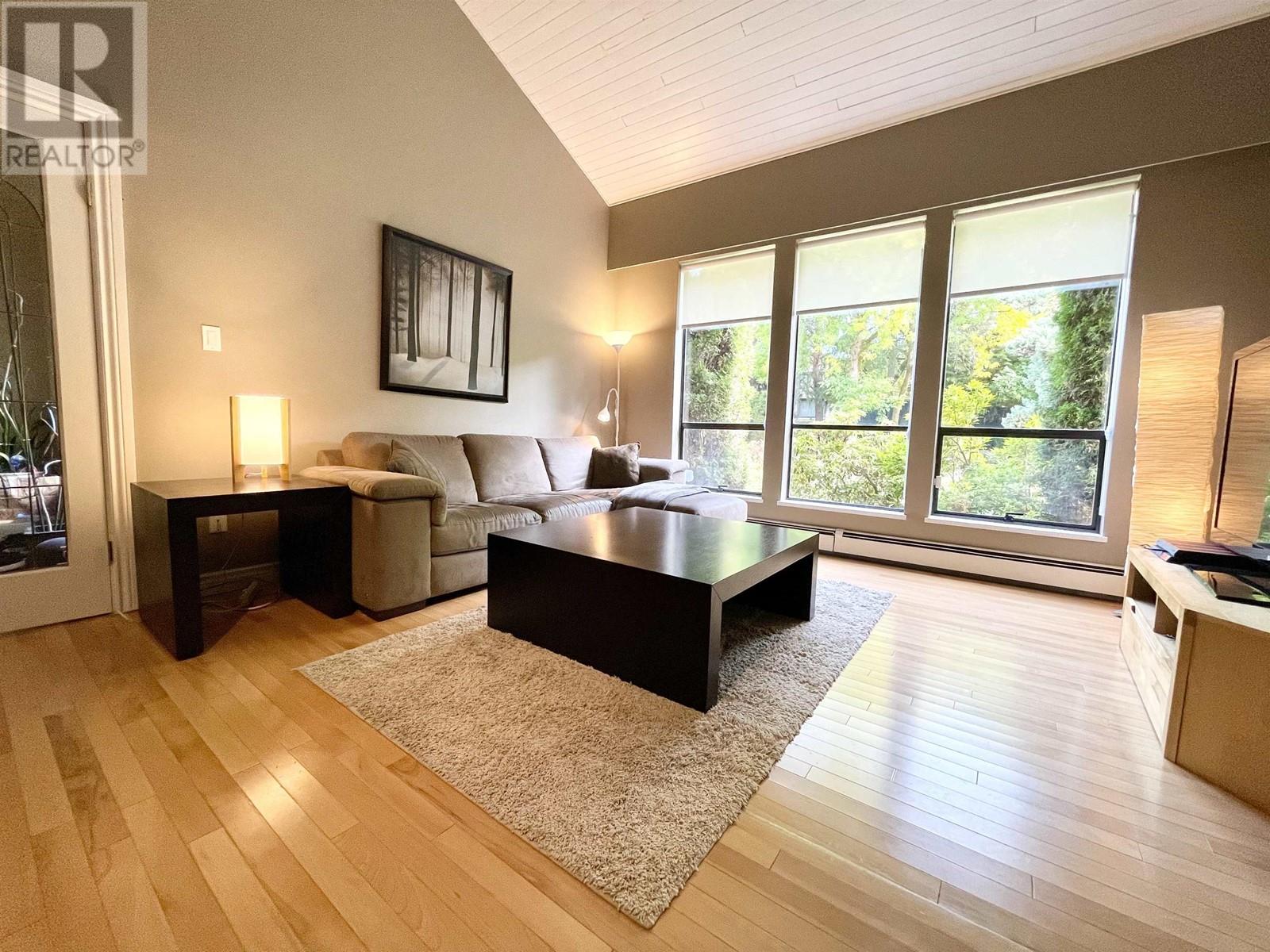 3635 Lynndale Crescent, Burnaby, British Columbia  V5S 3S4 - Photo 3 - R2821781