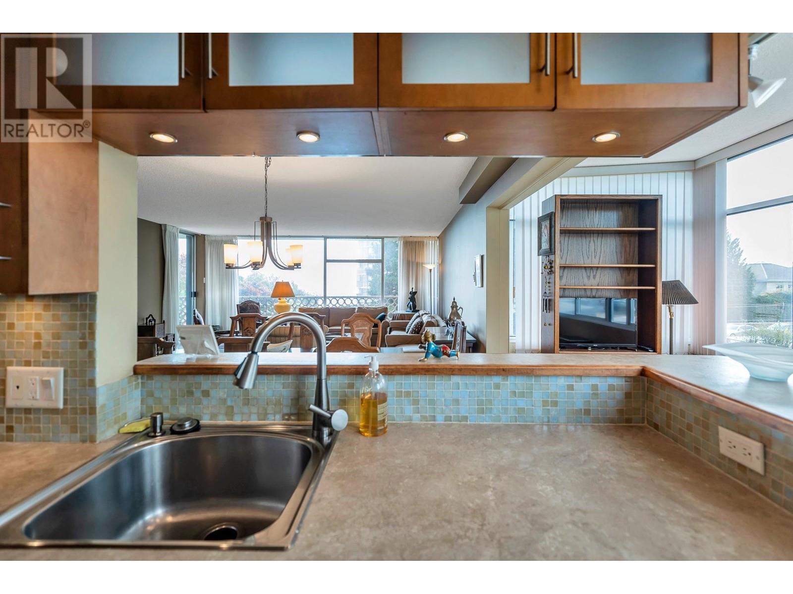 205 2135 Argyle Avenue, West Vancouver, British Columbia  V7V 1A5 - Photo 7 - R2821733