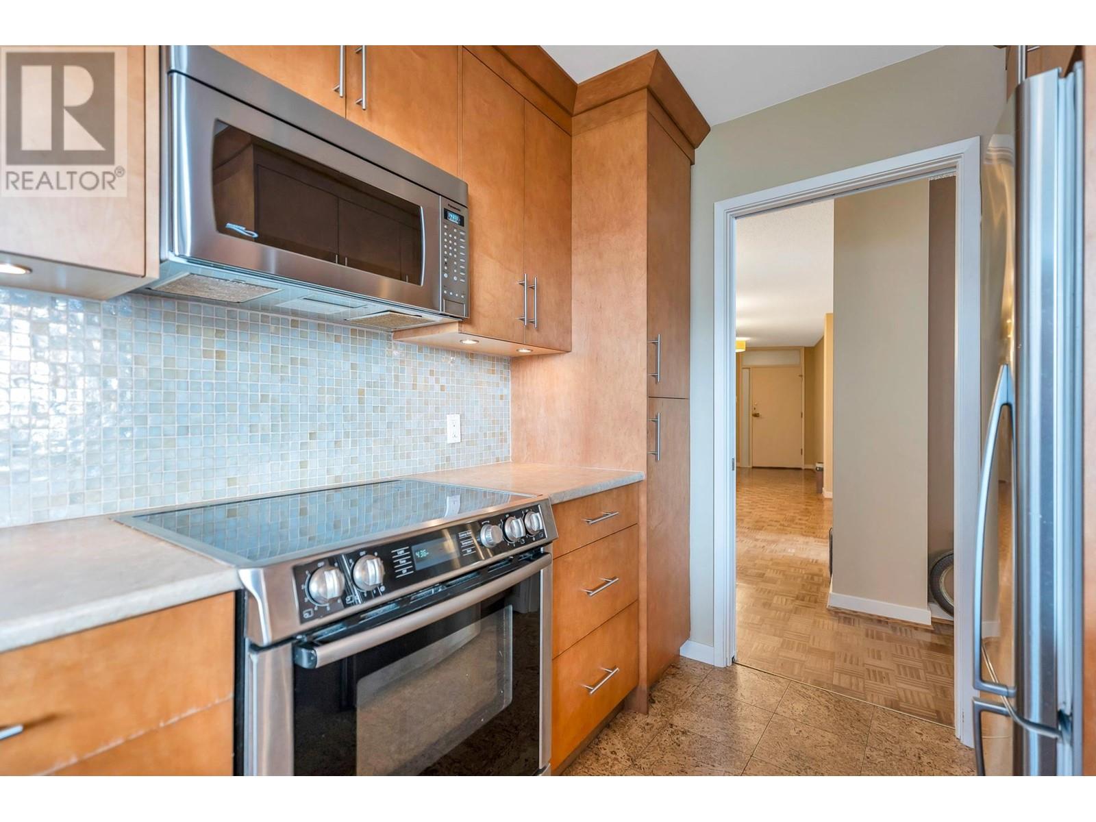 205 2135 Argyle Avenue, West Vancouver, British Columbia  V7V 1A5 - Photo 8 - R2821733