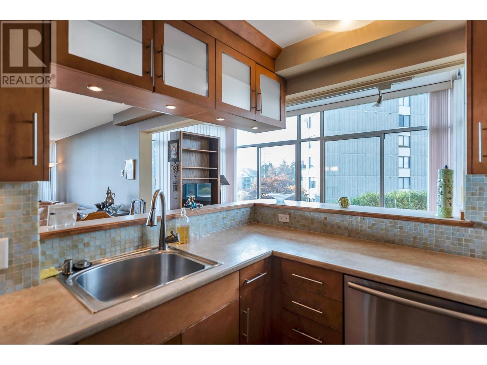 205 2135 Argyle Avenue, West Vancouver, British Columbia  V7V 1A5 - Photo 6 - R2821733