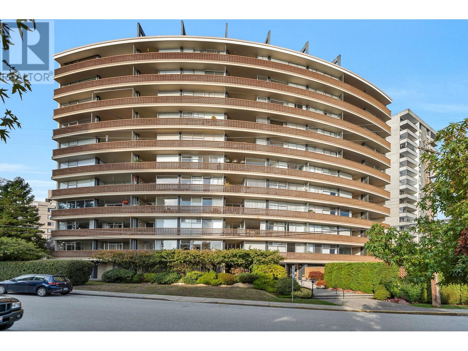 205 2135 Argyle Avenue, West Vancouver, British Columbia  V7V 1A5 - Photo 1 - R2821733