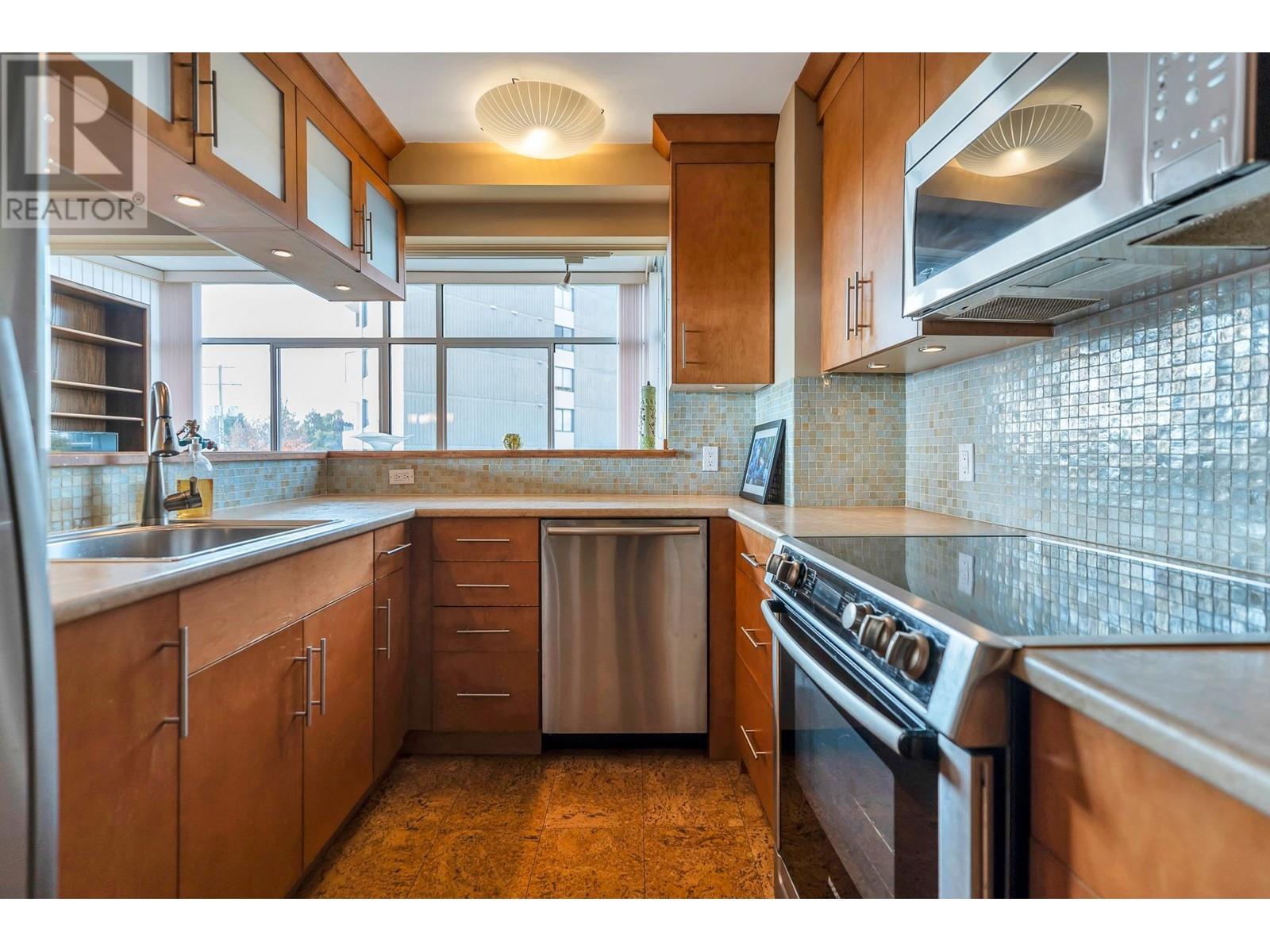 205 2135 Argyle Avenue, West Vancouver, British Columbia  V7V 1A5 - Photo 5 - R2821733