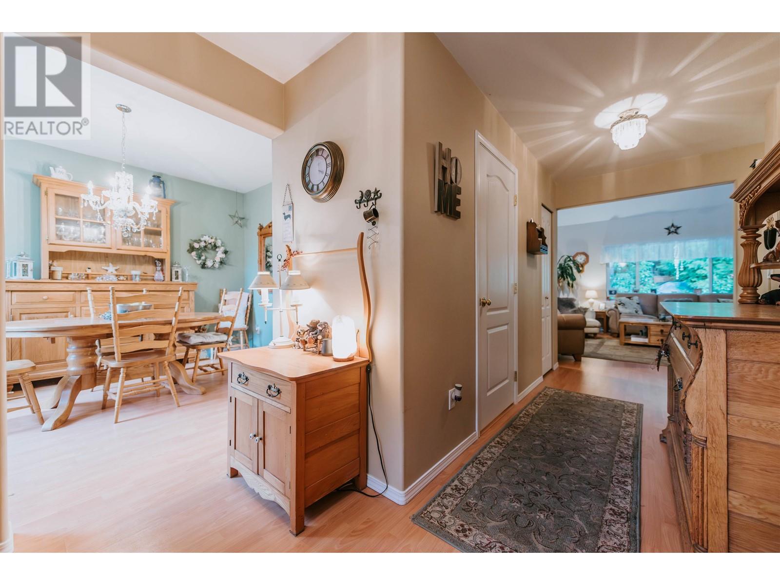 6428 Marmot Road, Sechelt, British Columbia  V7Z 0L2 - Photo 8 - R2820152