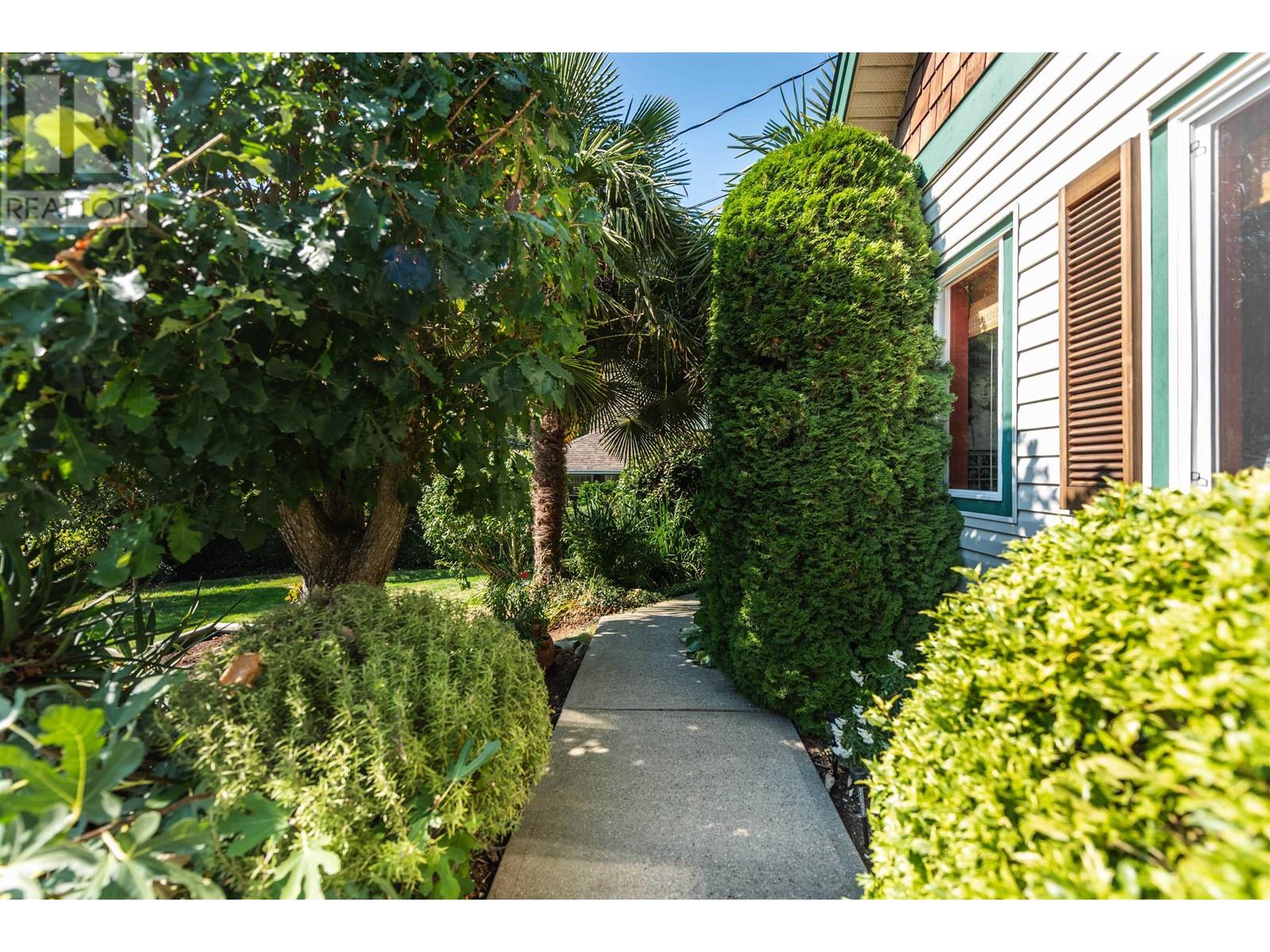 6428 Marmot Road, Sechelt, British Columbia  V7Z 0L2 - Photo 6 - R2820152