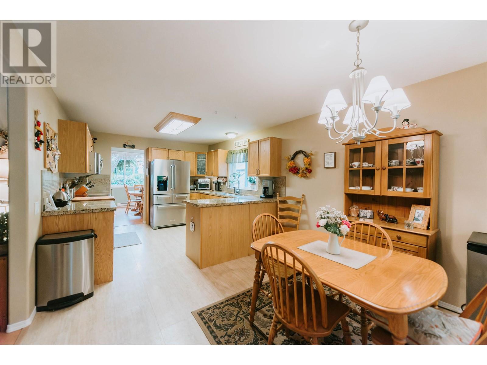 6428 Marmot Road, Sechelt, British Columbia  V7Z 0L2 - Photo 14 - R2820152