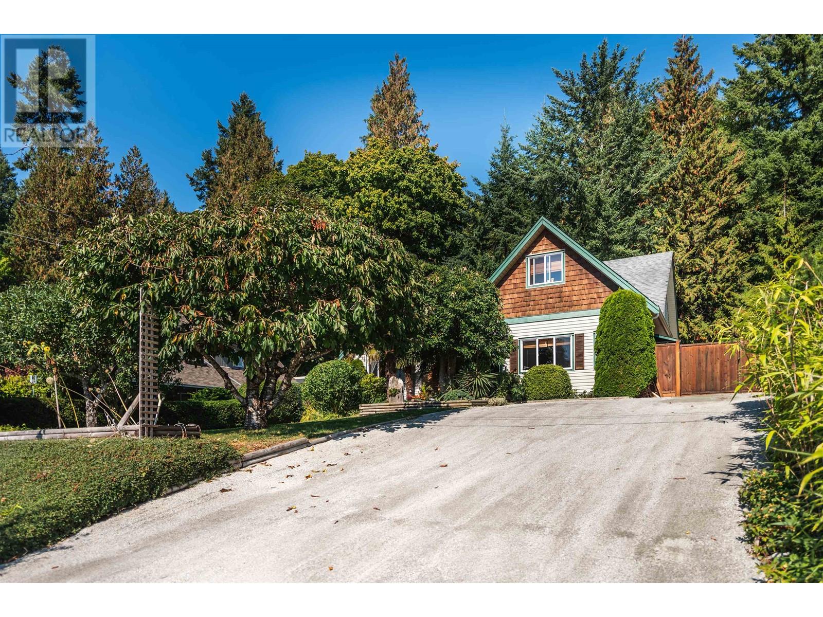 6428 Marmot Road, Sechelt, British Columbia  V7Z 0L2 - Photo 4 - R2820152