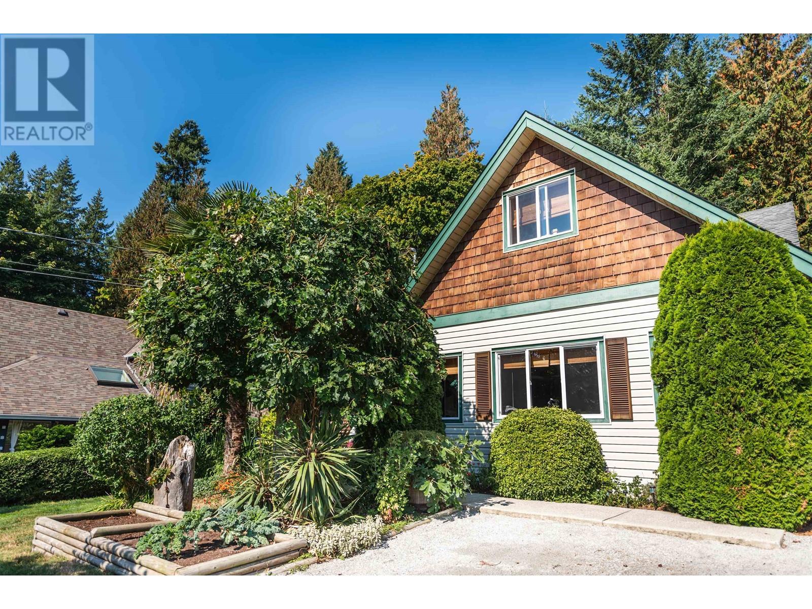 6428 Marmot Road, Sechelt, British Columbia  V7Z 0L2 - Photo 5 - R2820152