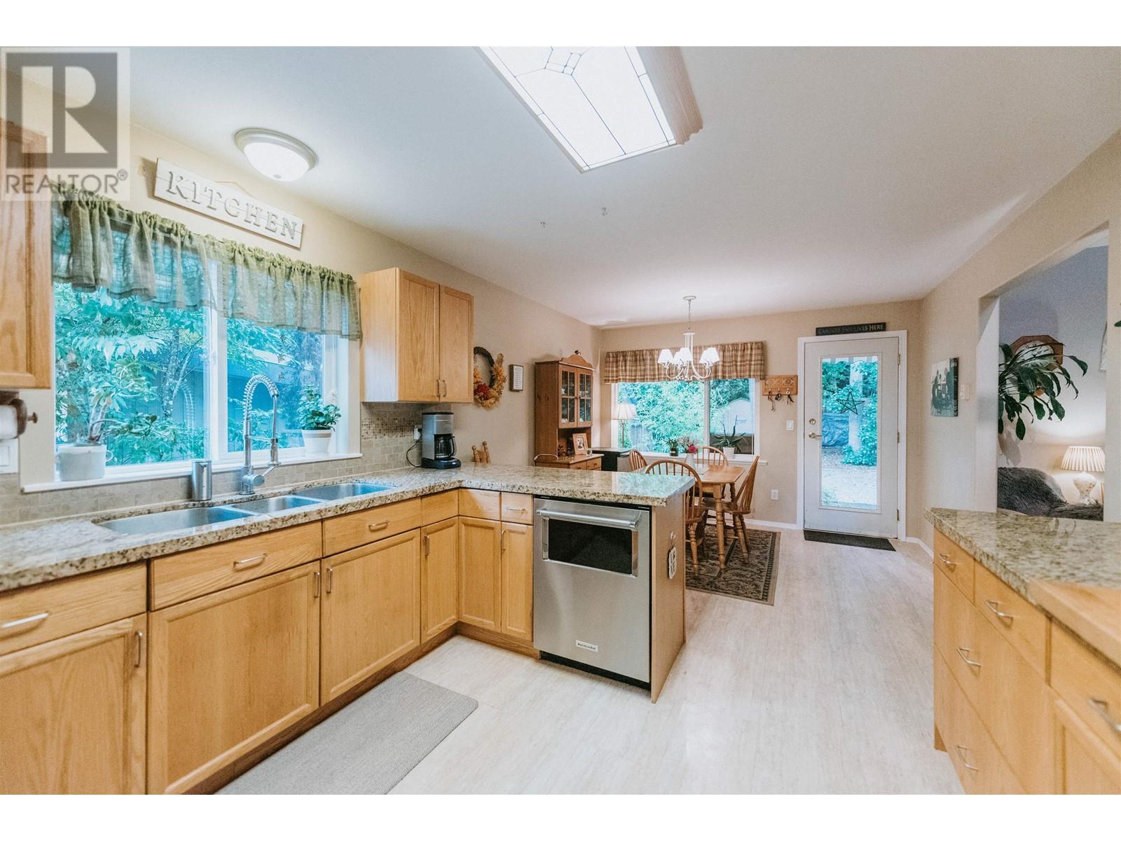 6428 Marmot Road, Sechelt, British Columbia  V7Z 0L2 - Photo 16 - R2820152