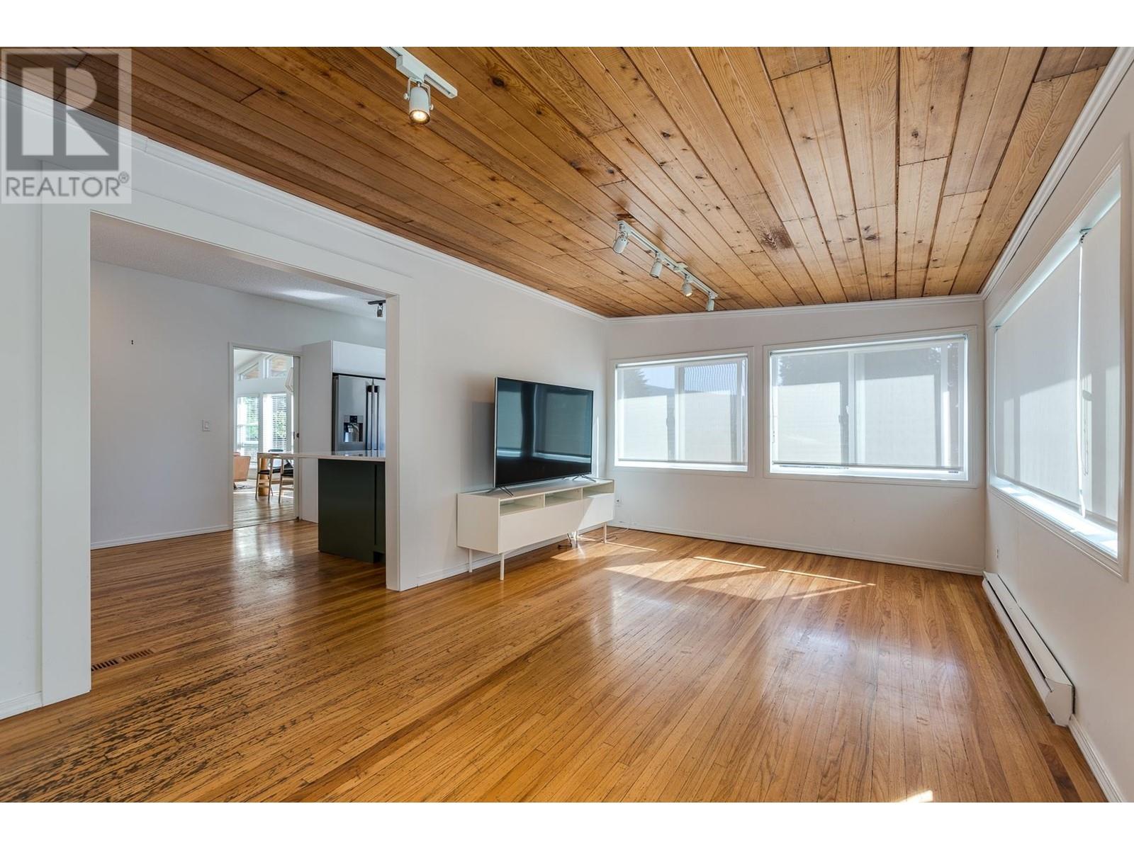4719 Tourney Road, North Vancouver, British Columbia  V7K 2W3 - Photo 10 - R2814924