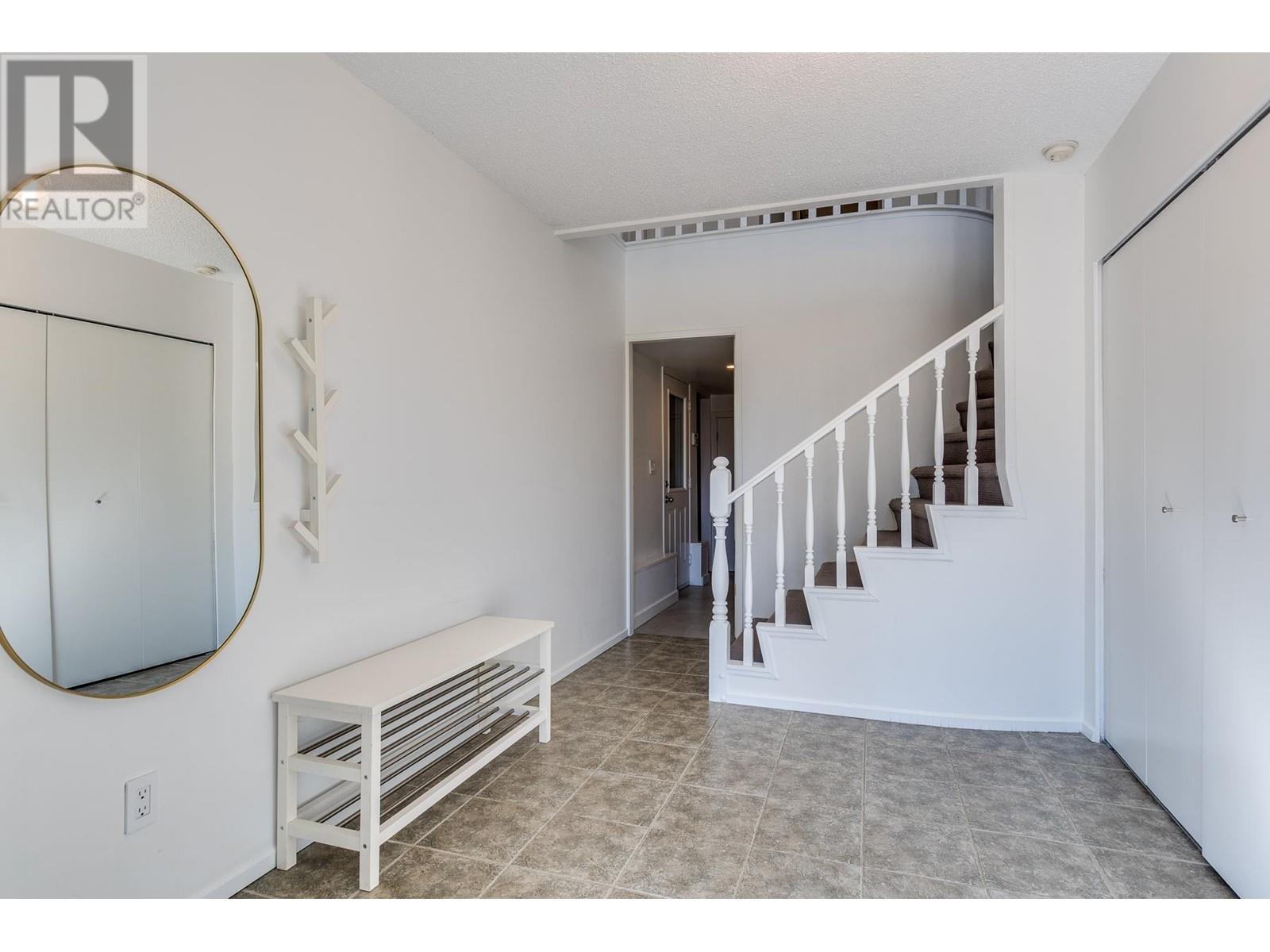 4719 Tourney Road, North Vancouver, British Columbia  V7K 2W3 - Photo 3 - R2814924