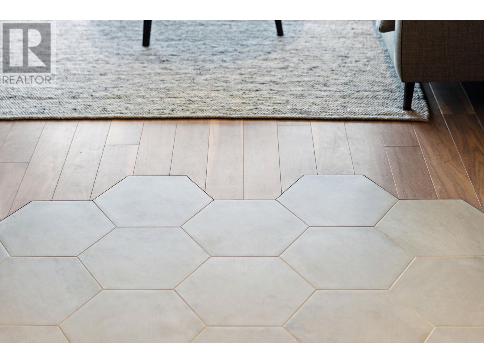 902 718 Main Street, Vancouver, British Columbia  V6A 0B1 - Photo 3 - R2821864