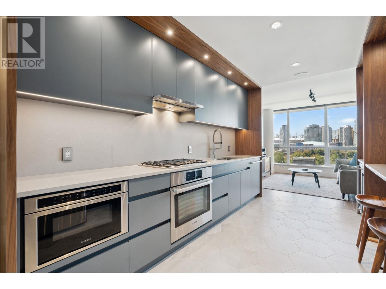 902 718 Main Street, Vancouver, British Columbia  V6A 0B1 - Photo 2 - R2821864